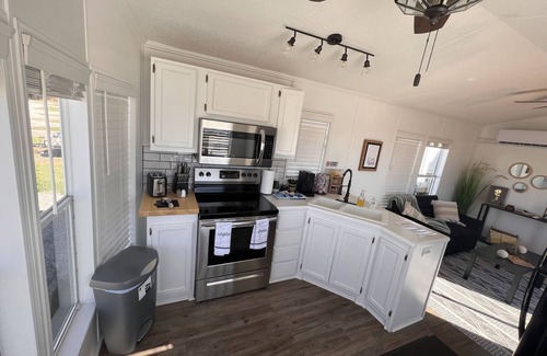 Fidelity Cabine | NEWLY renovated cottage located right off I-49 in Archie, MO.