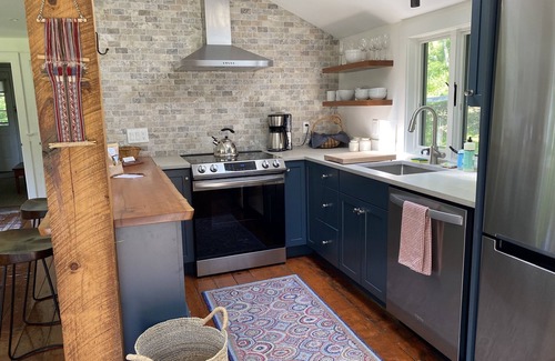 Kittery Point Maison | Newly Renovated Cottage with views of Barter's Creek