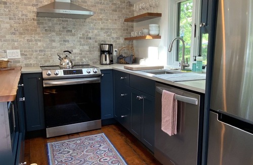 Kittery Point Maison | Newly Renovated Cottage with views of Barter's Creek