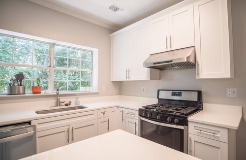Johns Creek Maison | Newly Renovated, Cozy, and Modern 4 Bedroom House