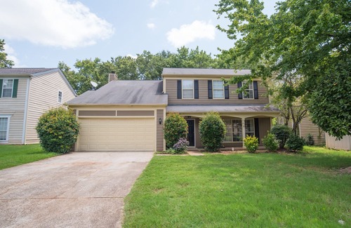 Johns Creek Maison | Newly Renovated, Cozy, and Modern 4 Bedroom House