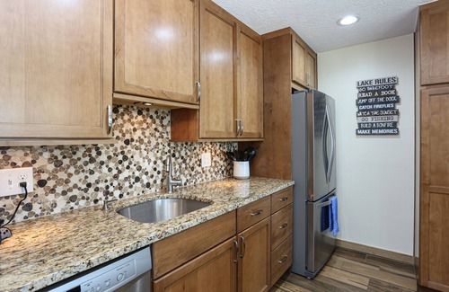 Dillon Copropriété | Newly Renovated Cozy Waterfront Condo on Lake Dillon!