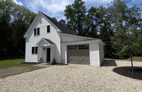 Athens Maison | Newly Renovated Designer 3-BR / 2-BTH Carriage House in Athens!