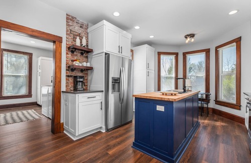 Pleasant Hill Autre | Newly Renovated Farmhouse in Family Friendly Pleasant Hill