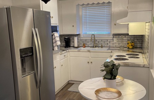 Pine Bluff Maison | Newly Renovated ⭐️ Family/Friends Staycation ⭐️