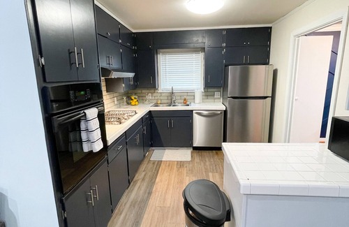 Pine Bluff Maison | Newly Renovated ⭐️ Family/Friends Staycation ⭐️