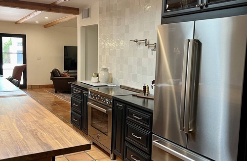 Sabino Vista Hills Maison | Newly Renovated, Foothills/Sabino area ranch style home with private hot tub.