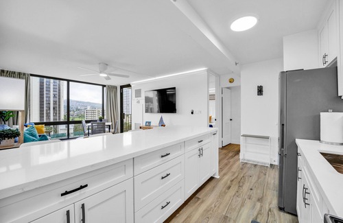 Waikiki Appartement | Newly renovated, Free Parking, One block to Waikiki Beach