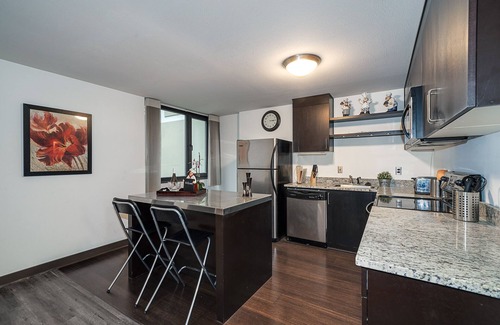 Downtown Portland Copropriété | Newly renovated/furnished 2BR condo near PSU/OHSU