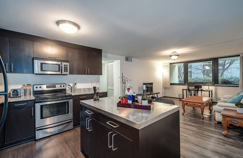 Downtown Portland Copropriété | Newly renovated/furnished 2BR condo near PSU/OHSU