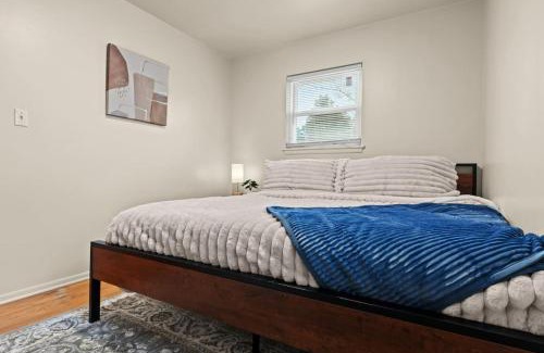 Lincoln Park Maison | Newly Renovated GEM Work Crews Welcome