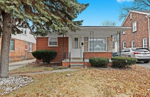 Lincoln Park Maison | Newly Renovated GEM Work Crews Welcome