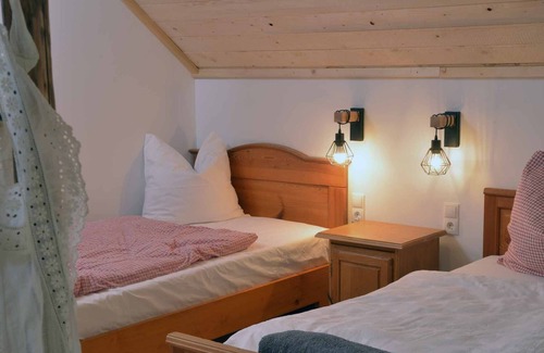Mainleus Appartement | Newly renovated hiking hut on the Main Cycle Path for up to 8 people