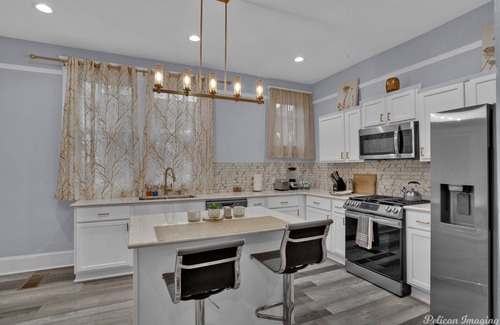 Highland Historic District Maison | Newly Renovated, Historic Home, Many Amenities, Spacious, with Loads of Charm!!