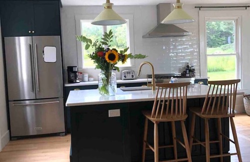 Union Autre | Newly renovated home on historical Waterfront farm