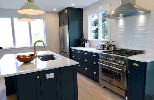 Union Autre | Newly renovated home on historical Waterfront farm