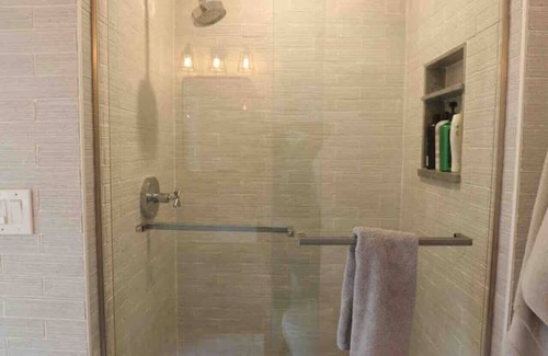 Union Autre | Newly renovated home on historical Waterfront farm