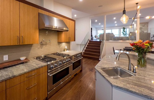 Delta Maison | Newly Renovated Home w/In-Door Pool, Sauna, Outdoor Jacuzzi, Gym & more!