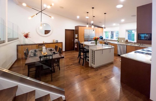 Delta Maison | Newly Renovated Home w/In-Door Pool, Sauna, Outdoor Jacuzzi, Gym & more!