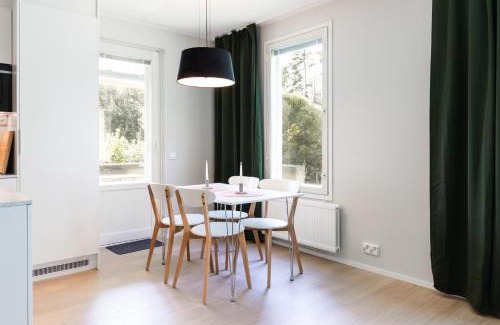 Jyvaskyla Maison | Newly renovated large family apartment, parking, sauna, balcony
