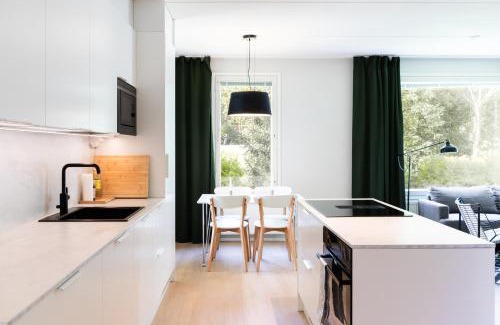 Jyvaskyla Maison | Newly renovated large family apartment, parking, sauna, balcony