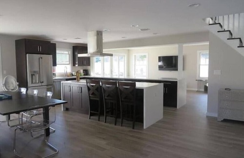 Lido Beach Maison | Newly Renovated Lido Beach Home w/Pool Close 2 NYC