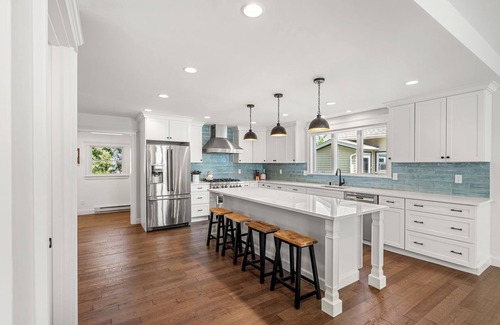 Gloucester Maison | Newly Renovated Luxury 5BR Home + Office, Walk to Beach & Town