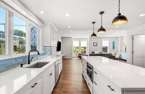 Gloucester Maison | Newly Renovated Luxury 5BR Home + Office, Walk to Beach & Town