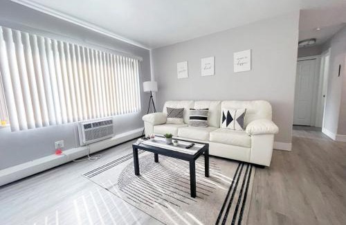 Garfield Heights Appartement | Newly Renovated Modern 5 Star First Floor Unit