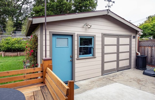 North Berkeley Cottage | Newly renovated modern guest house in lovely neighborhood!