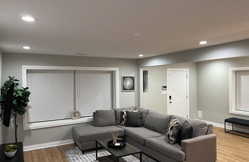 Roseland Maison | Newly renovated modern retreat just blocks from I-94