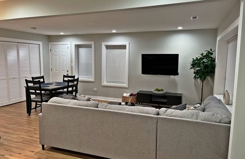 Roseland Maison | Newly renovated modern retreat just blocks from I-94