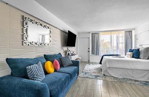 East Daytona Appartement | Newly Renovated Oceanfront Studio w/ Balcony - Daytona Beach