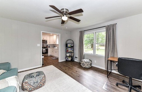 Unionville Maison | Newly renovated ranch on peaceful 1-acre