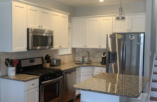 North End Copropriété | Newly renovated rental on Asbury!