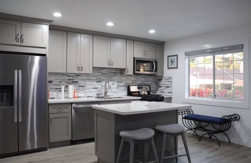 Porter Ranch Maison | Newly Renovated, Spacious Studio Guesthouse