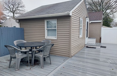 Villas Maison | Newly renovated studio bungalow one blck walking distance from the Delaware Bay