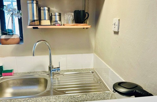 Greendale Appartement | Newly Renovated Studio on 2 Acres: Modern, Rustic & Peaceful Getaway in Harare!