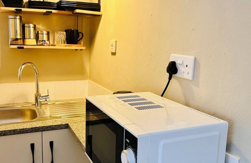 Greendale Appartement | Newly Renovated Studio on 2 Acres: Modern, Rustic & Peaceful Getaway in Harare!
