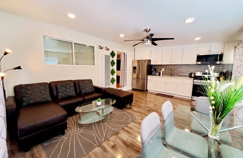 Oak Park Maison | Newly Renovated Stylish Guest Suite with Exterior Entrance