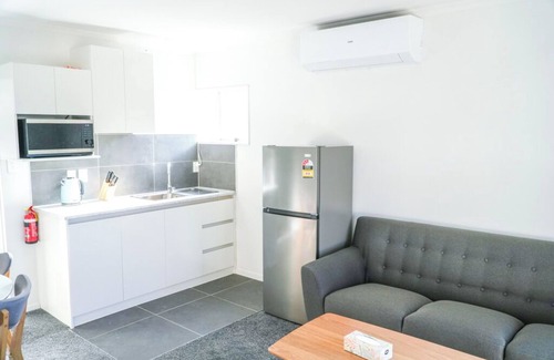Richmond Heights Appartement | Newly renovated two-bedroom unit in Central Taupō - Pet-Friendly & Free Parking