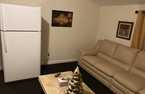 Floral Park Appartement | Newly Renovated Two-Bedroom near UBS ARENA +JFK Airport.