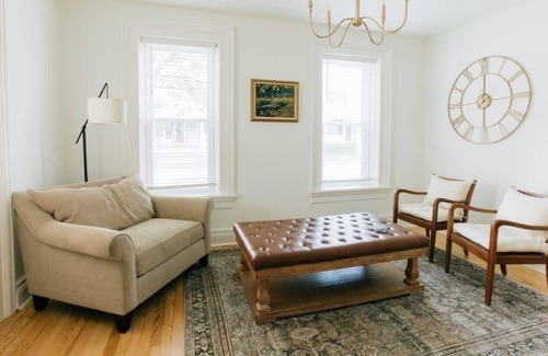 Mount Joy Maison | Newly Renovated, Vintage Inspired, Large 4 BR Home