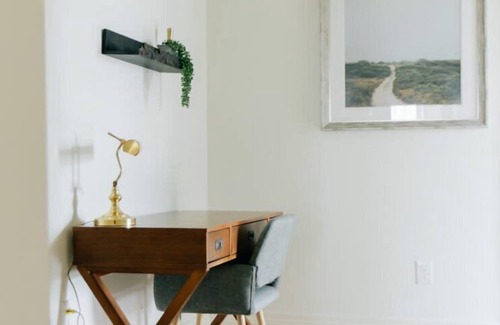Mount Joy Maison | Newly Renovated, Vintage Inspired, Large 4 BR Home