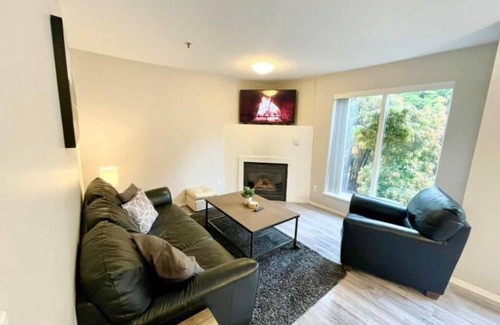 Hope Maison | Newly renovated, walking distance to amenities, close to many outdoor activities