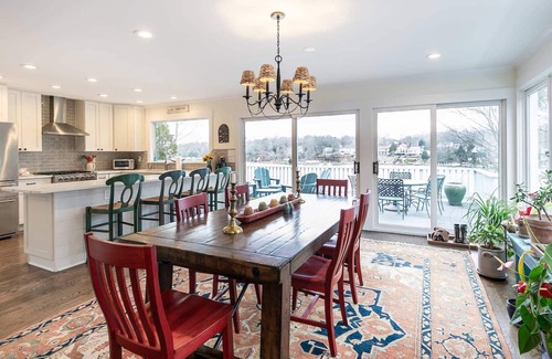 Arden-on-the-Severn Maison | Newly-renovated waterfront home with private pier and all the bells and whistles