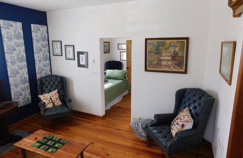 Eagle Rock Autre | Newly restored farmhouse on Route 220 with WiFi, Fire TV, mountain views.