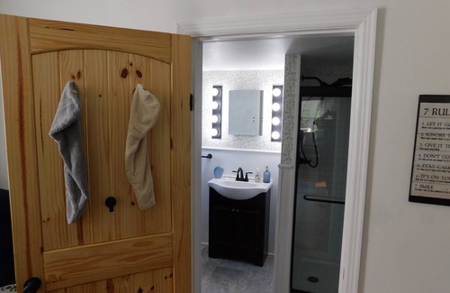 Eagle Rock Autre | Newly restored farmhouse on Route 220 with WiFi, Fire TV, mountain views.