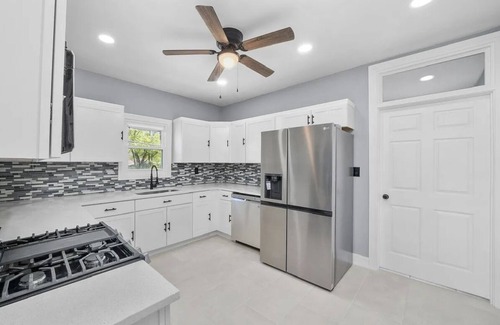 West Pullman Maison | Newly Revamped Home - For privacy lovers