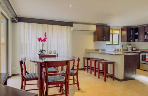 El Ocotal Copropriété | Newly Updated 1-bedroom condo in laid back Playa Ocotal with AC, WiFi, King Bed